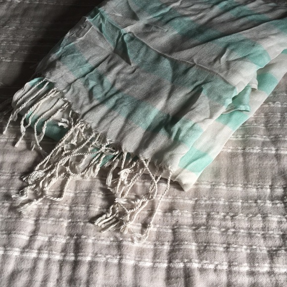 Turquoise and white scarf - Picture 2 of 4